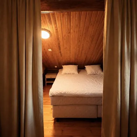 Villa Ihana Log With Sauna & Hot Tub Near Turku